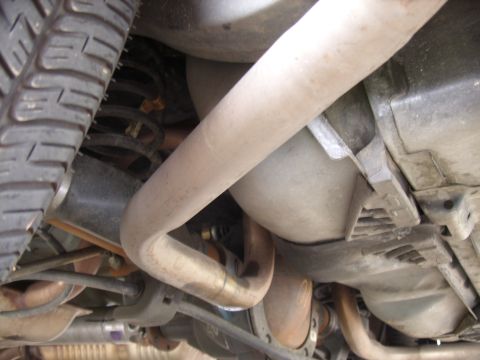 2005 Ford Crown Victoria - Underside view of the rear suspension and exhaust system of a 2005 Ford Crown Victoria.