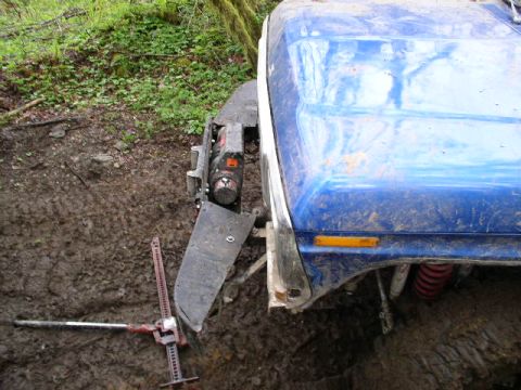 1979 Ford Bronco - Pretty tight sqeeze for the Bronc.....ripped the bumper out a little turning around
