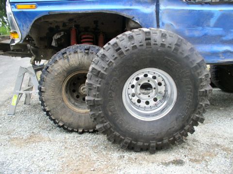 1979 Ford Bronco - 37" Bogger vs. 39.5 Bogger
