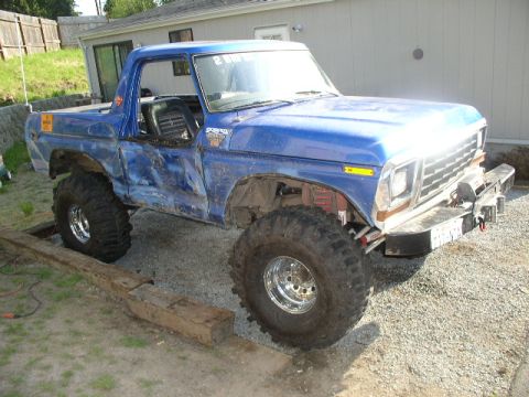 1979 Ford Bronco - This lifted 1979 Ford Bronco features large off-road tires and a appearance.
