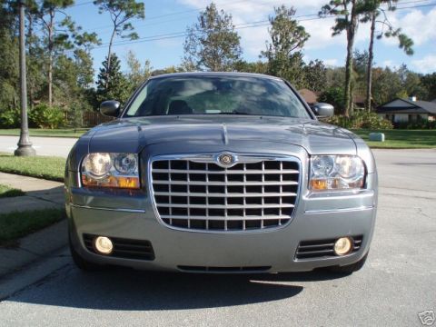 2007 Chrysler 300 - Front view of a gray 2007 Chrysler 300 parked on a residential street.