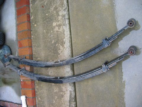1983 Ferrari Enzo - These leaf springs are part of a vehicle's suspension system.