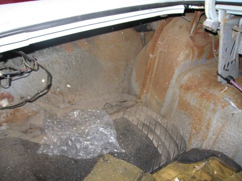 1991 Ford LTD Crown Victoria - The trunk interior shows signs of rust and wear, with a spare tire and some stored items visible.