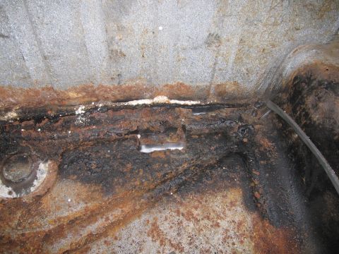 1991 Ford LTD Crown Victoria - Significant rust and corrosion are visible on the undercarriage of the vehicle.