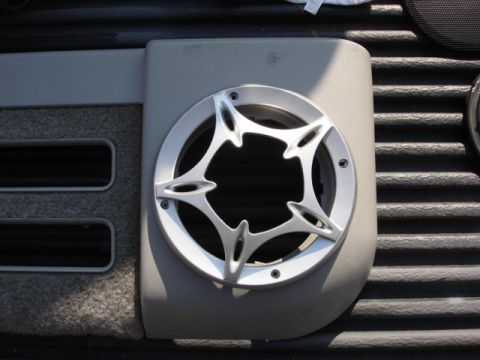 1983 Ford Bronco - these came with the dubs, but i think a finger would find its way in too easy.