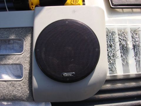 1983 Ford Bronco - here it is with the screen in place. looks good