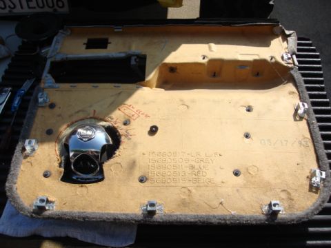 1983 Ford Bronco - i found i had to trim the door panel to fit the dubs.
