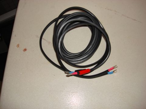 1983 Ford Bronco - here is the sub speaker box wiring. i need the box to be able to be removed if needed so i put a set of spade connectors on the other end.