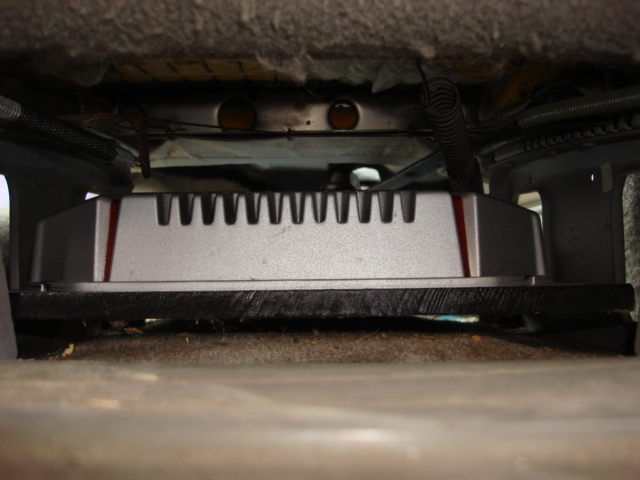 i bolted the mount in place and this allowed the amp to float some.