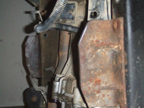 1996 Ford Bronco - Close-up view of rusted metal brackets and vehicle undercarriage components, with a Supermotors.net watermark visible.