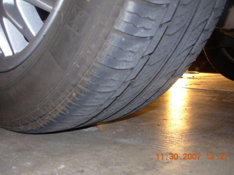 1995 Ford Taurus - Worn tire tread visible on a concrete surface, timestamped 11.30.2007.