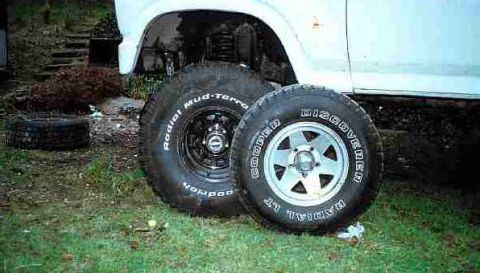 1978 Ford Bronco - Just a little difference in size.