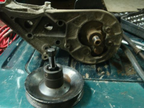 1996 Ford Bronco - A disassembled power steering pump bracket and pulley are shown.