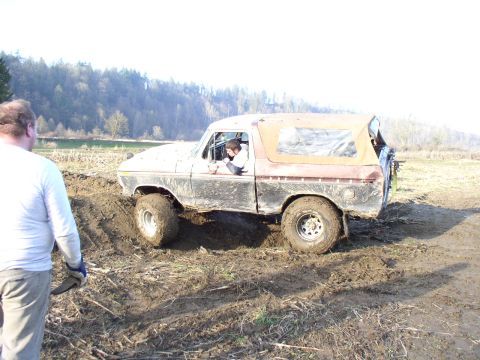 1978 Ford Bronco - Berne testing the new ditch.