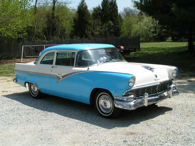 1956 Ford Fairlane sedan, blue and white, 3q front view