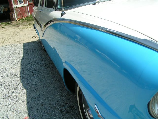 Two-tone blue and white 1956 Ford Fairlane, 3q-front view