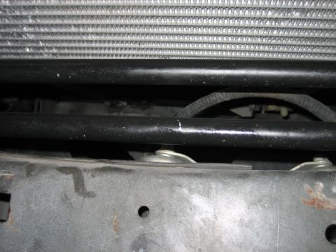 1996 Ford Thunderbird - Close-up view of vehicle radiator and frame components, with visible SuperMotors.net watermark.