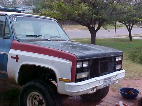 1975 Chevrolet Blazer - newer style hood installed