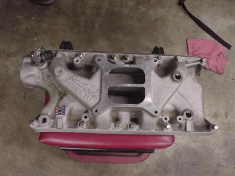 1977 Ford Bronco - An Edelbrock Performer 289 intake manifold is shown, a USA sticker and a red padded base.