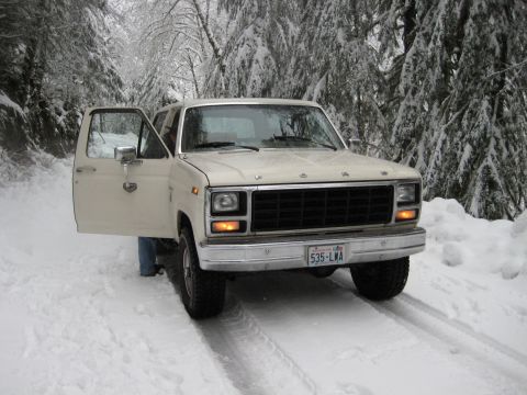 1980 Ford Bronco - Loading the Bronco