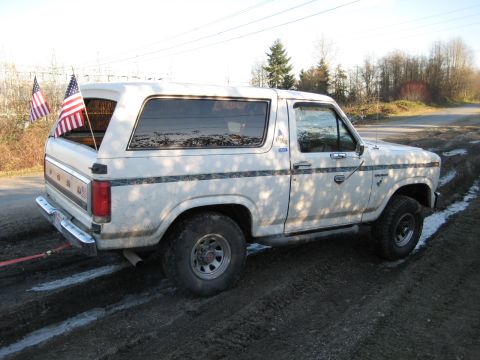 1980 Ford Bronco - Towing Zach out.