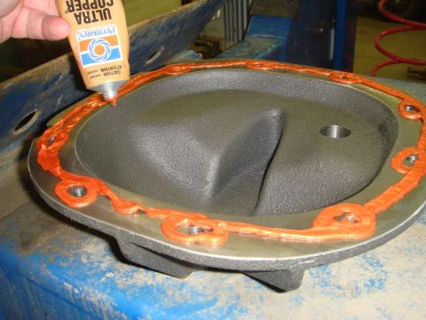 1996 Ford Bronco - Applying gasket maker to a differential cover for a fluid change.