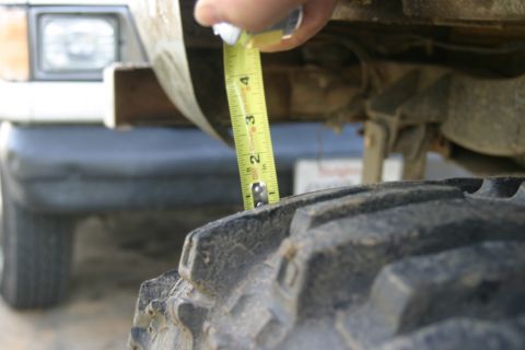 1995 Ford Bronco - Measuring the clearance between the tire and the body of a 1992 Ford Bronco.