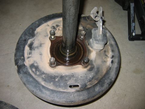 1983 Ferrari Enzo - Close-up of a vehicle's rear axle hub and brake drum assembly, with visible bearing and bolts.