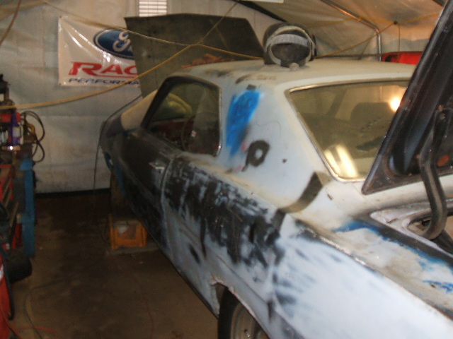 1969 Ford Torino 3q-front view, body in primer with blue paint marks