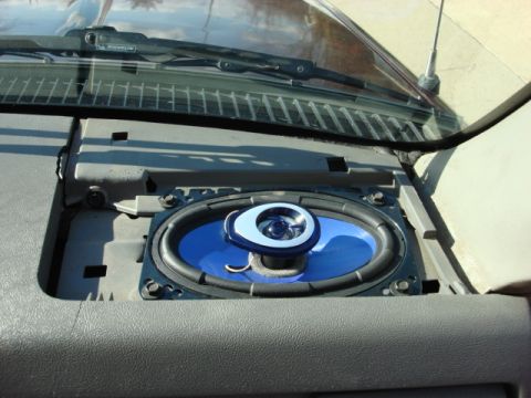 1983 Ford Bronco - 4 screws and the swap was done. i installed new speaker wire as well.