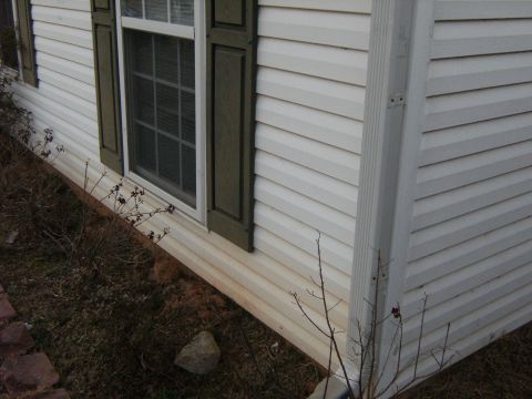 1992 Ford F-150 - Red clay on the bottom of the siding