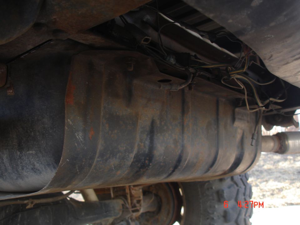 1979 Ford Bronco fuel tank and exhaust pipe