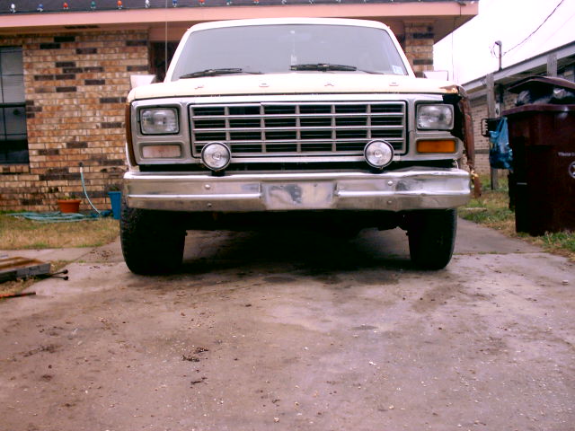 33x12.50 passenger side, 225/75 Drivers side.