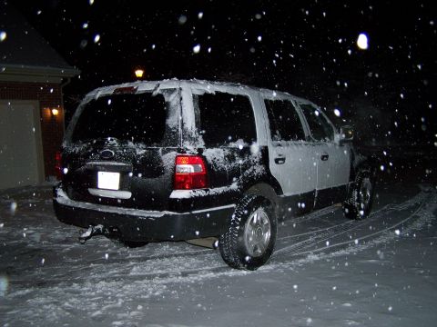 2004 Ford Expedition - A 2004 Ford Expedition is seen from the rear in a snowy environment at night.