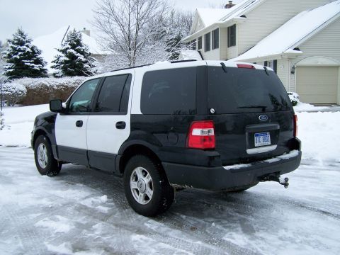 2004 Ford Expedition - This 2004 Ford Expedition has a two-tone paint scheme and is parked on a snowy driveway.