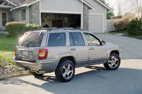 1999 Jeep Grand Cherokee - This 1999 Jeep Grand Cherokee is seen from the rear 3/4 angle in a suburban driveway.