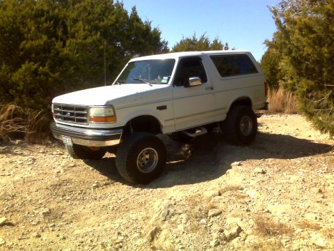1993 Ford Bronco - Sort of rock crawlin'