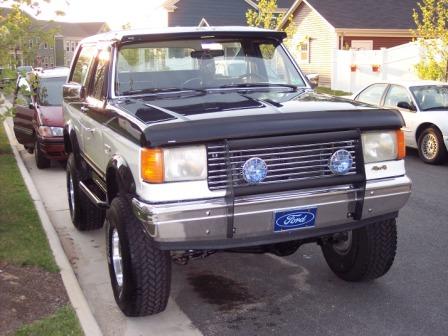 1987 Ford Bronco - Custom grill and new push bar