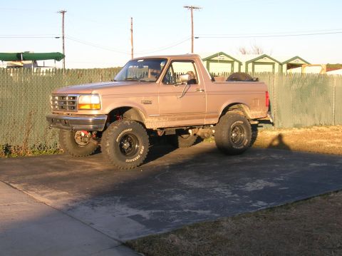 1996 Ford Bronco - This lifted 1996 Ford Bronco is equipped with large off-road tires and modified suspension.
