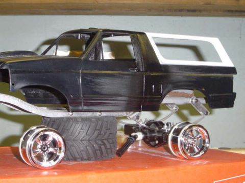 1993 Ford Bronco - A model of a Bronco is shown with its chassis and separate wheels.