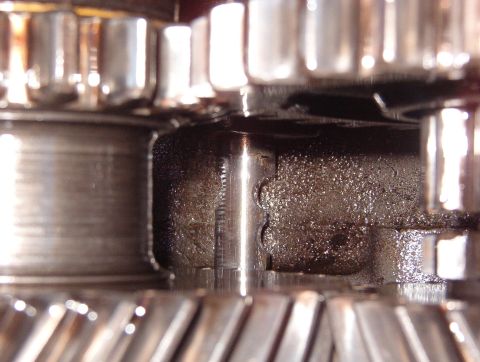 1975 Ford Bronco - The frear shift rail has position detents in its R side and pill grooves in its L.