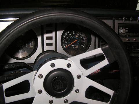 1985 Ford Bronco II - Grant gt steering wheel, the original was baby blue, worn out, and stupid looking.