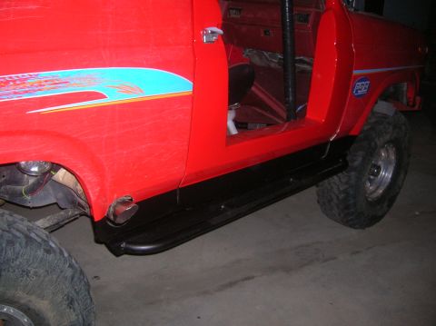 1985 Ford Bronco - blacked out lower portion passenger side