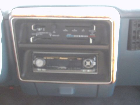 1987 Ford Bronco - Dashboard of a 1987 Ford Bronco, an aftermarket Pioneer stereo system.