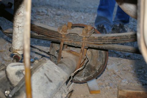 1986 Ford Bronco - The rear suspension of a vehicle is shown, focusing on the leaf springs and U-bolts securing them to the axle.