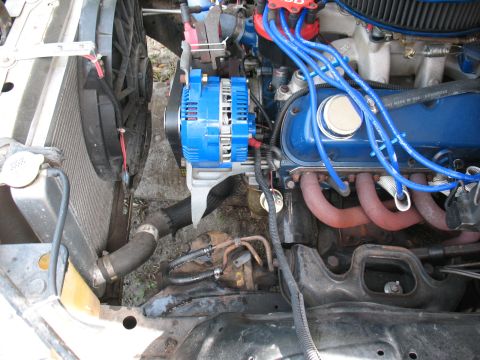 1985 Ford Crown Victoria LTD - Close-up of an engine bay, a blue alternator and various engine components.