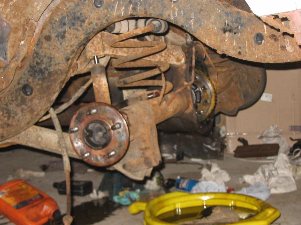 Rear axle with one 11" brake assembly harvested.  The drums and shoes were nearly new, not even completely bedded-in, and cost me perhaps $120 total, plus I need them for my other wagon, so they stay.  Backing plates were pulled so they can be sold or reused or passed on to this car's new owner as needed.