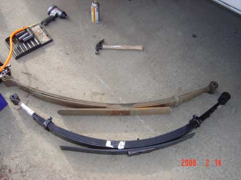 1983 Ford Bronco - The old leaf spring and the new Procomp 6" leaf spring. Notice the old pack has a broken leaf.