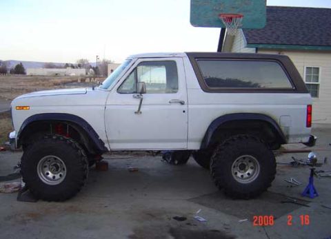 1983 Ford Bronco - The rear lift is all done. Now it sits a little higher in the rear.