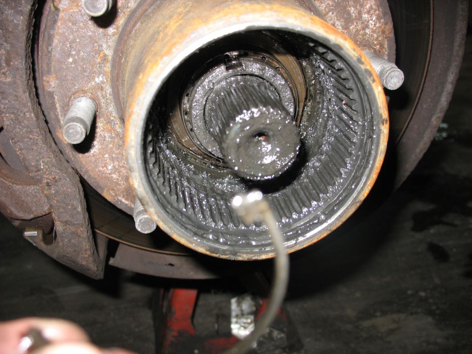 Front axle hub with splined shaft and grease